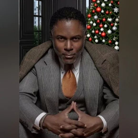 Classic Custom Men's Plaid Gray 3-Piece Suit, 42L / 36W x 32L - Picture 1 of 16